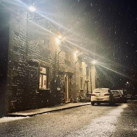 Cosy Apartment Above Village Pub Buxton  Exterior photo