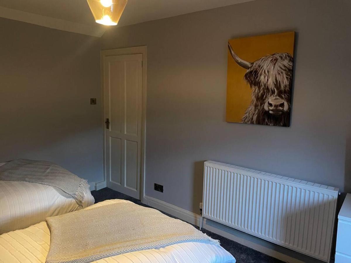 Cosy Apartment Above Village Pub Buxton  Exterior photo